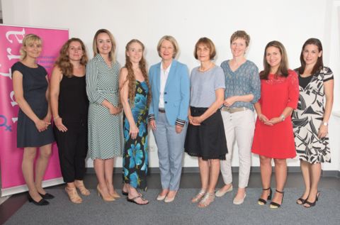 Julia Klingler, Regina Sele-Hasler, Samra Beso, Renate Dey (Vorstandsfrauen), Petra Eichele (Geschäftsführerin), Brigitte Rhiner (Administrative Leiterin), Karin Zürcher (Projektleiterin), Maria Paula Marxer, Hortensia Urquijo (Vorstandsfrauen) (v.l.)